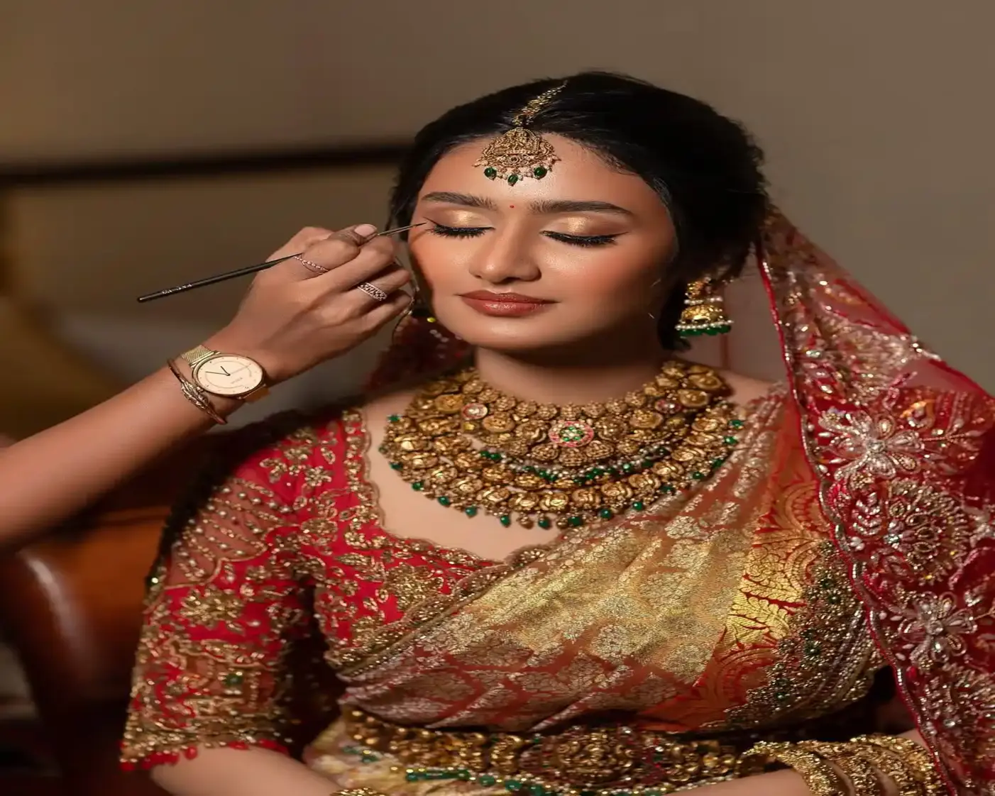 Make up artist image